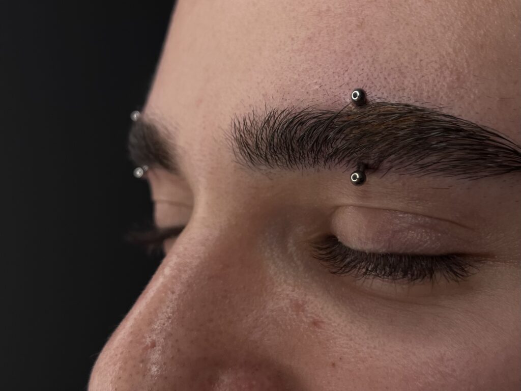 piercing al sopracciglio eseguiti a olbia